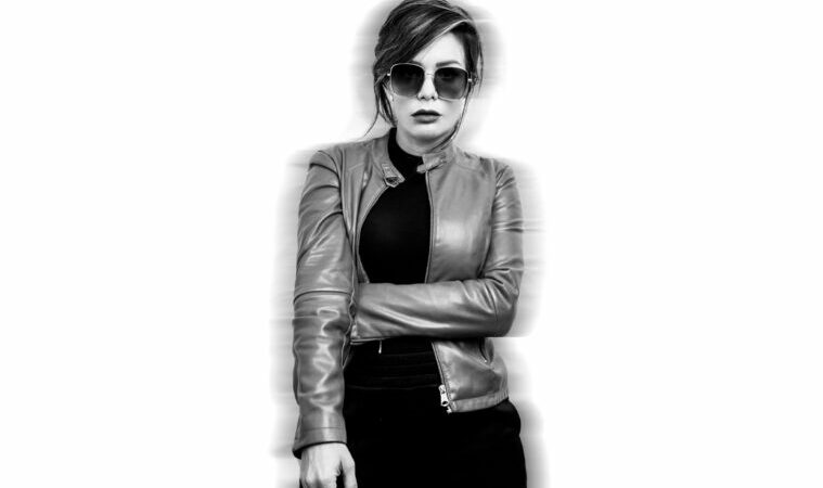 ? | ELENA llega a la escena musical con “Acompáñame”