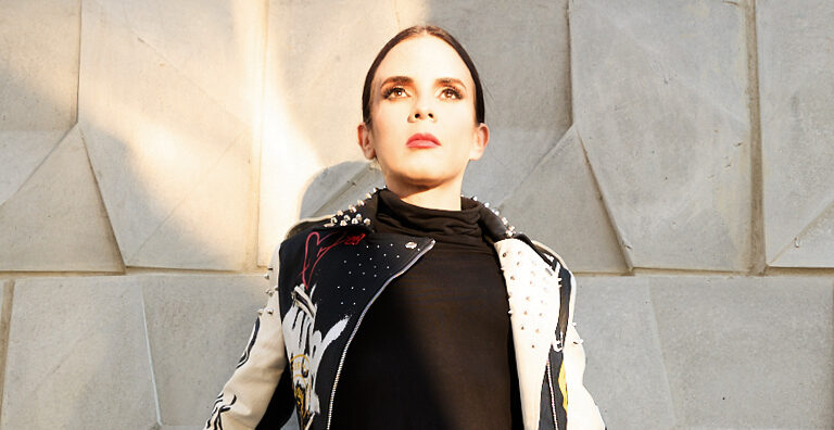 De fuego es el nuevo hit de la cantante Irazú