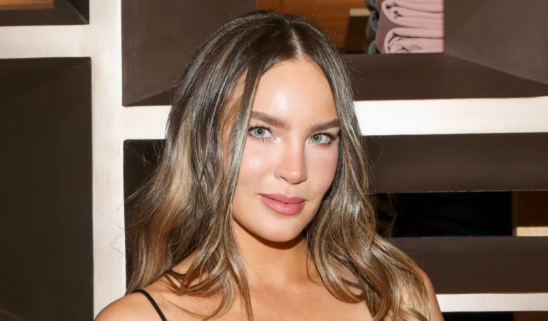 El cómodo look viajero de Belinda que dejó en evidencia su envidiable figura