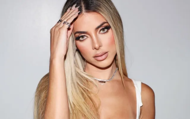 ¡Ay papá! Mora tiene nueva canción y ¿se la dedicó a Corina Smith?