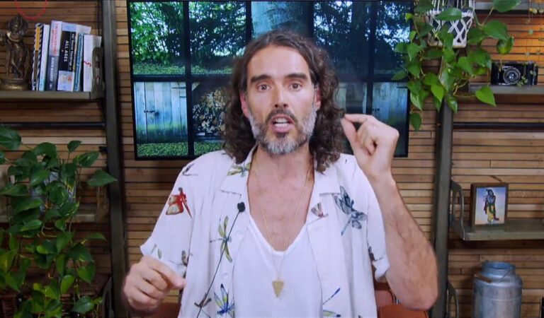 La BBC y Banijay U.K. están investigando las acusaciones de violación y agresión sexual de Russell Brand