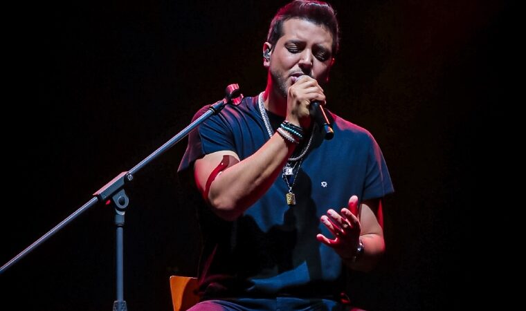 Un tesoro musical: Víctor Muñoz presentó su nuevo EP titulado «En Vivo desde el Poliedro de Caracas»
