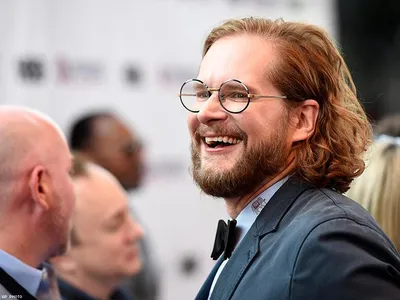 Bryan Fuller acusado de acoso sexual en el set de una docuserie de terror queer
