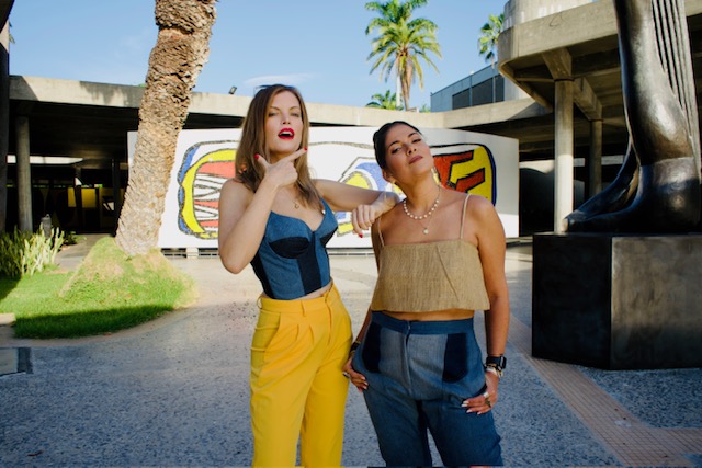 Anabella Mondi Con trap untea con Annae Torrealba