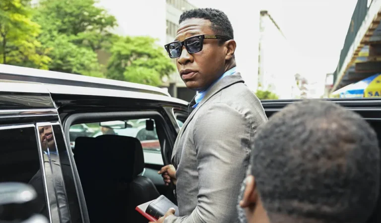 La acusadora de Jonathan Majors, detenida por un delito menor de agresión y daños