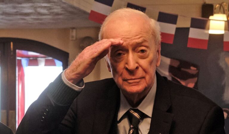 Michael Caine se retira oficialmente de la actuación: «No se tienen protagonistas a los 90 años»