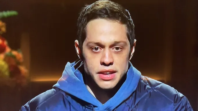 Pete Davidson habla de Israel y Gaza en la apertura en frío de «SNL»