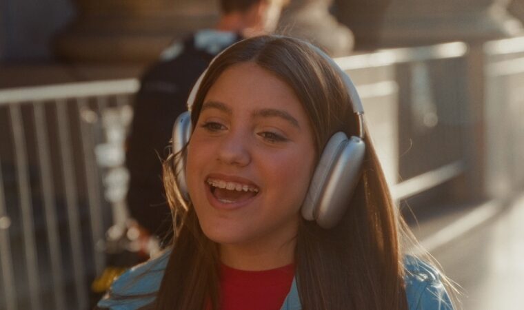 Desde el Paseo de la fama: Anabella está de estreno con «Ritmo»