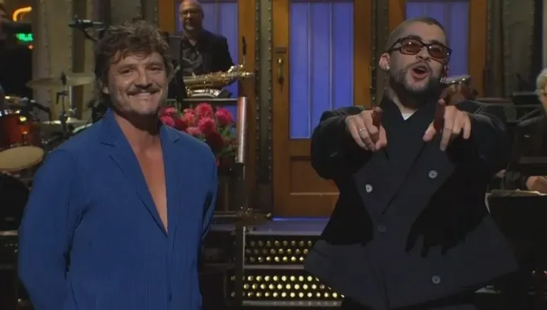 Pedro Pascal aparece por sorpresa en «SNL» como traductor del monólogo de Bad Bunny