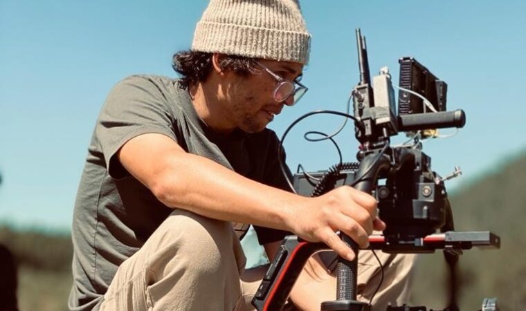 Con su estilo único: Charlie Nelson suma un éxito a su carrera tras dirigir el nuevo videoclip de Lasso