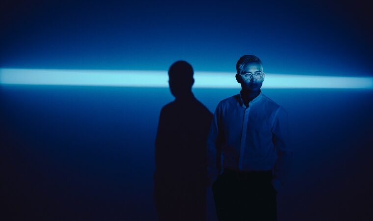 «Los Mismos»: Noreh le canta al amor a distancia y sorprende con un bolero