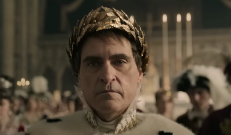 Crítica de «Napoleón»: Joaquin Phoenix y Vanessa Kirby se enzarzan en las batallas de la epopeya histórica de Ridley Scott