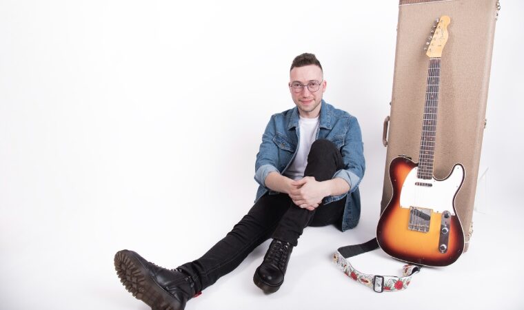 «Como en una noche vieja»: Alejandro Moya le rinde homenaje a los amantes del Pop-Rock