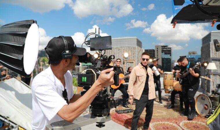 «Una historia que atrapa»: Justin Braham reveló detalles de su más reciente trabajo como Director Audiovisual