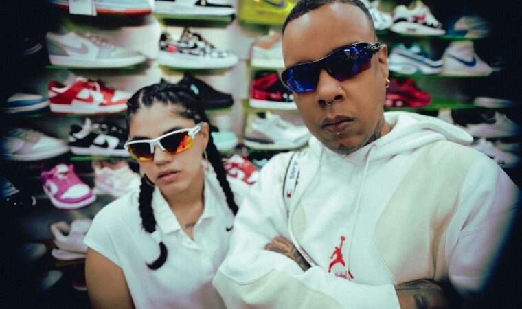 La salsa, el rap y la música urbana se unen en «Naiky», el tema en el que Mari se unió a Akapella