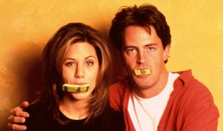 «Pasa las noches llorando hasta quedarse dormida»: Jennifer Aniston quedó muy conmovida tras la muerte de Matthew Perry