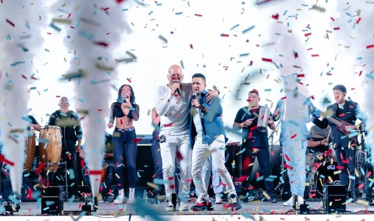 Haciendo historia: «El Potro» Álvarez estrenó el audiovisual del «Live Caracas», un evento que reunió a grandes de la industria