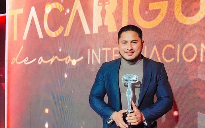 «El entrenador de los artistas» Alberto Soler fué galardonado con el premio Tacarigua