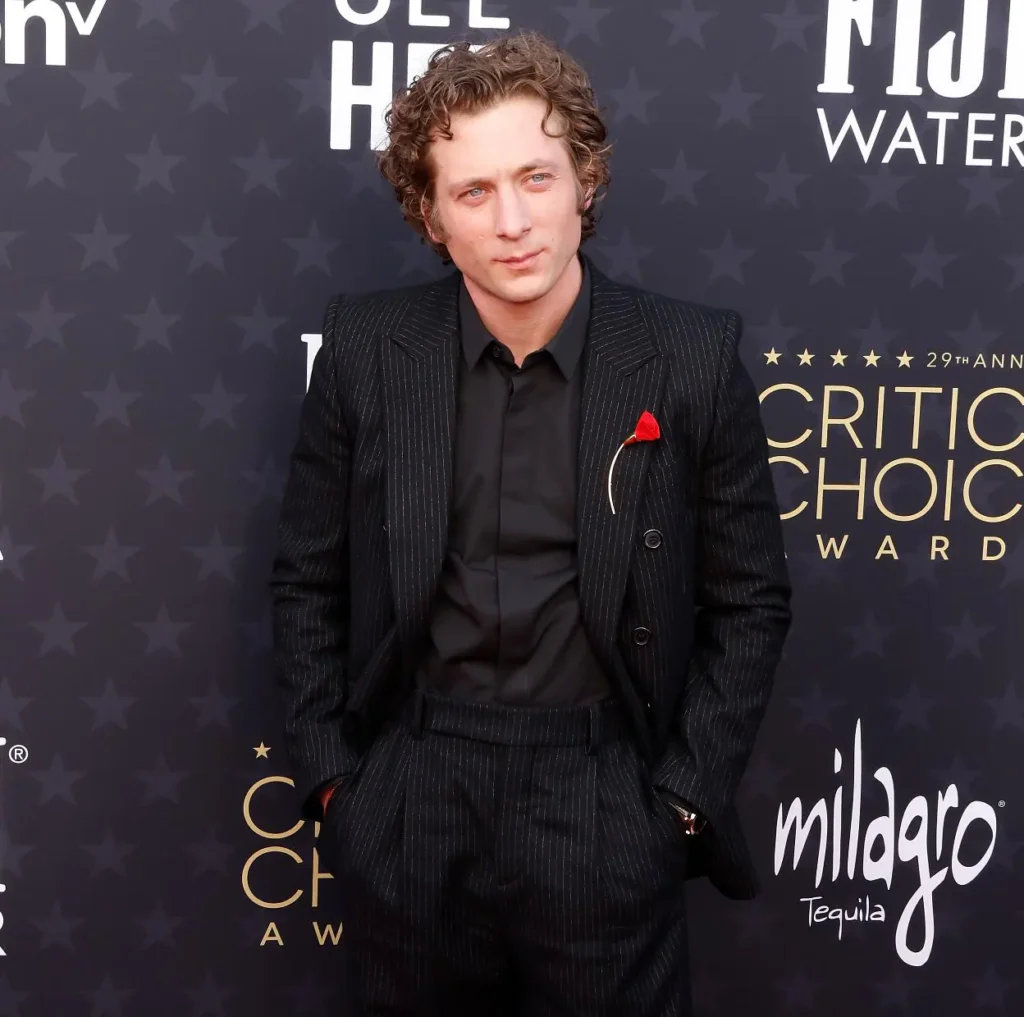 Rosalía con Jeremy Allen y Rauw Alejandro