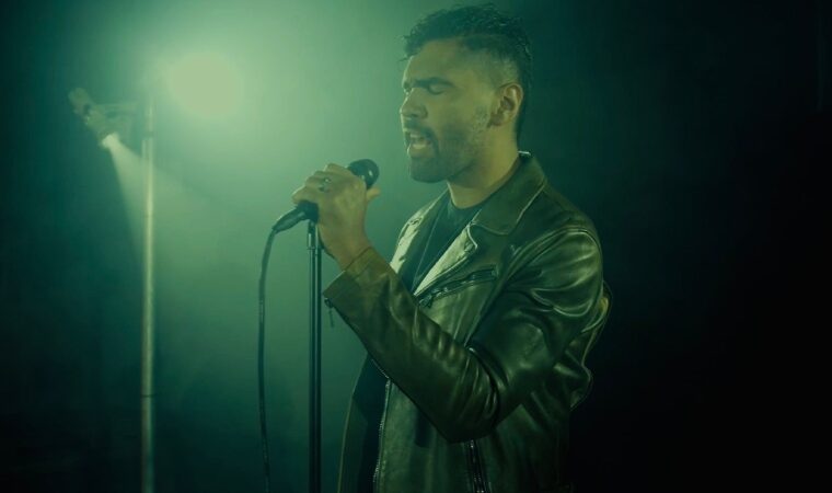 Con un «Fusil», Simón le canta al amor inesperado