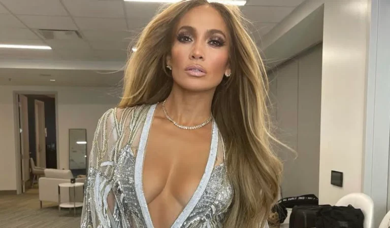 El arriesgado look de JLo que incluyó un elemento flamenco 