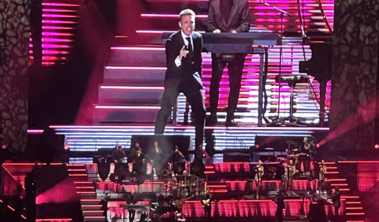 Luis Miguel regresó a Venezuela y te contamos lo bueno y lo no tan bueno de su espectáculo 