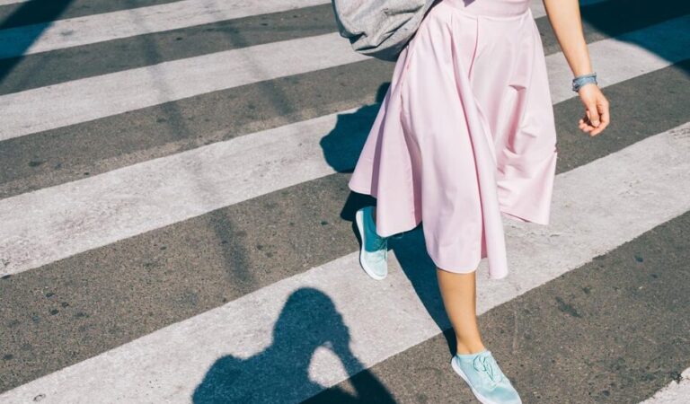 Razones para elegir outfits con tenis Fila de mujer