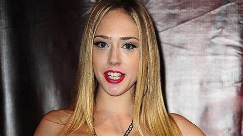 Kagney Linn, actriz del cine para adultos, acabó con su vida