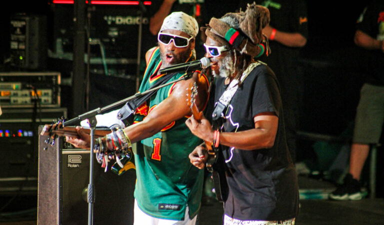 Steel Pulse inundó a la concha acústica con good vibes