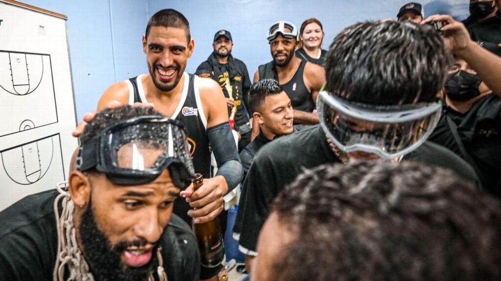 Anuel AA y los capitanes