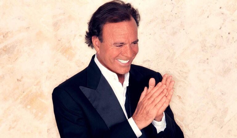 Julio Iglesias revelará detalles íntimos de su vida en una bioserie para Netflix