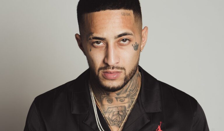 Neutro canta con Yandel luego de solo horas de su accidente 