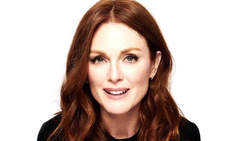 ¡La vieja confiable! Julianne Moore usa Duolingo para aprender español