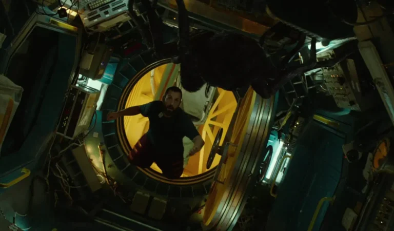 Adam Sandler entrega una poderosa actuación dramática en «El Astronauta»