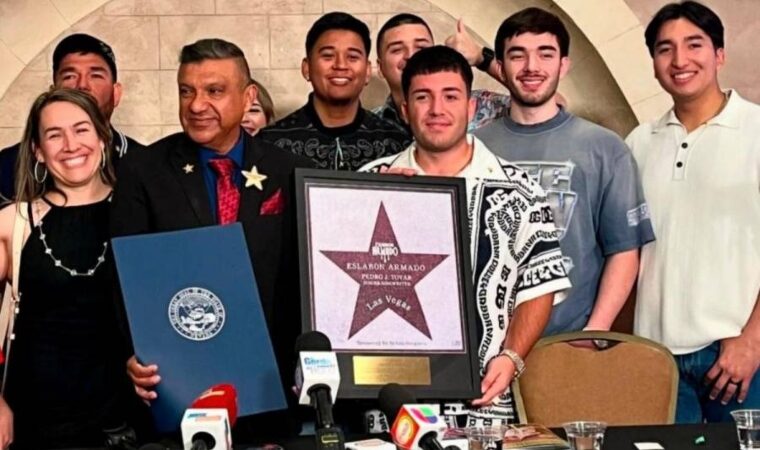 Eslabón Armado consigue su estrella en el Paseo de la Fama de Las Vegas