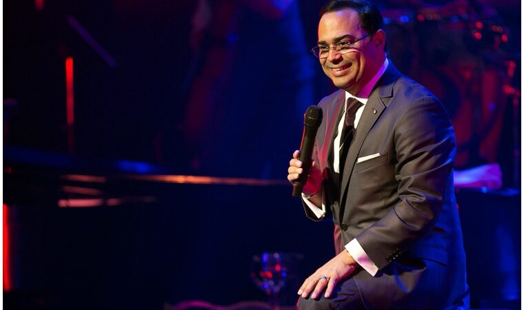Gilberto Santa Rosa será el primer cantante de salsa en recibir un doctorado honorario otorgado por la universidad de Berklee en Boston