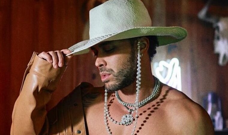 ¿Qué tal? Prince Royce lució su cuerpo en las redes