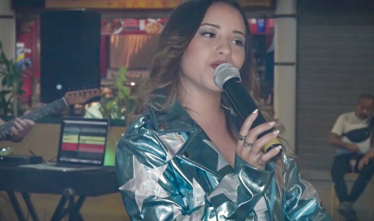 Posicionándose en la industria: Angelín Zavala deleitó a su público con una impecable presentación