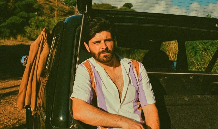 Chesko debuta en la palestra musical con su álbum «Planes Desviados»