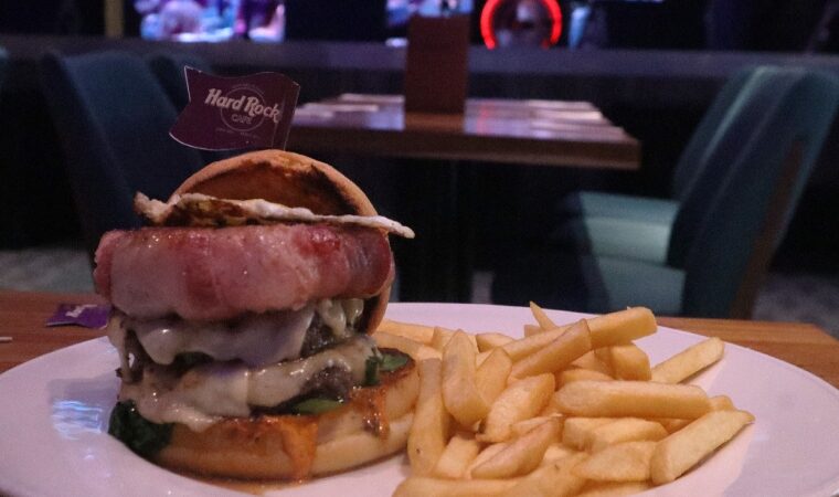 World Burger Tour Hard Rock Cafe®: Venezuela presentó la Triple Play 