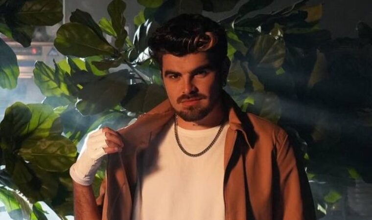 Abordando las complejidades del amor: Jonathan Moly está de estreno con «Shein”