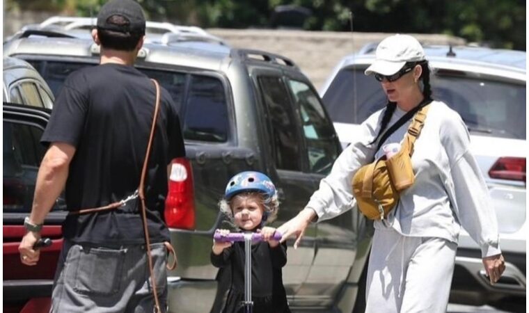 Katy Perry y Orlando Bloom disfrutan de un día de parque junto a su pequeña hija Daisy