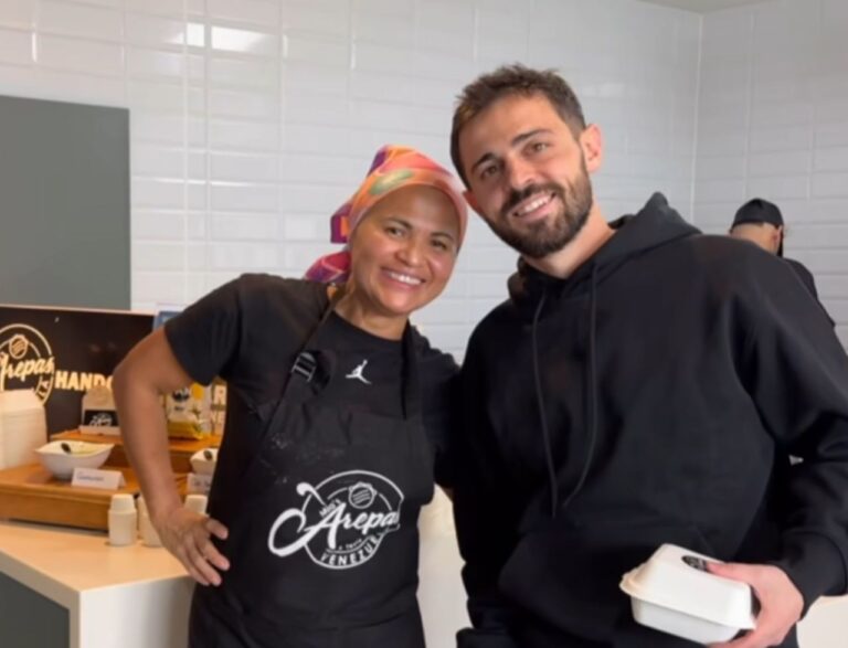 Venezolana le cocinó arepas a jugadores del Mánchester City- Foto Cortesía