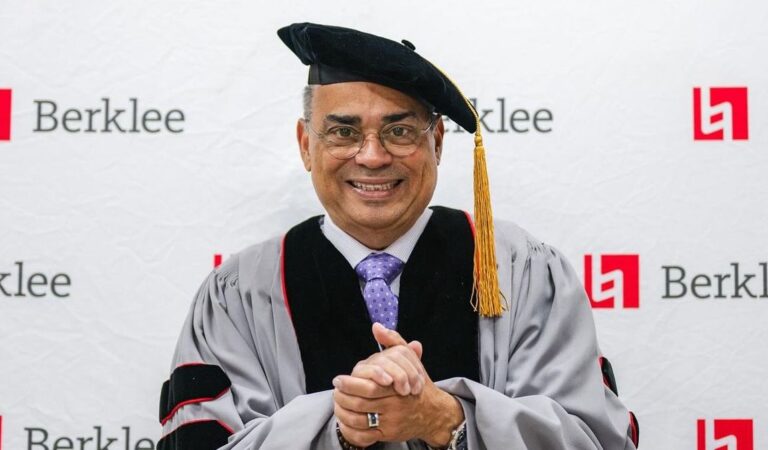 Gilberto Santa Rosa recibió importante condecoración