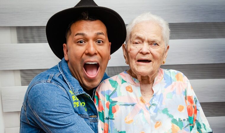 El cantante Bandy se posiciona en redes sociales con su personaje #ElNietoDeMamaina