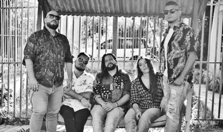 Ahondando en los sentimientos de un triángulo amoroso, Los Delorean están de estreno con «Multiverso»