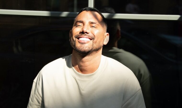 De Venezuela para el mundo: Enrique Guzmán presentó «BLUSTON», su línea de productos veganos