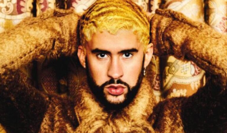 Bad Bunny hizo historia al convertirse en el primer hombre en posar en solitario para la portada de Vogue 