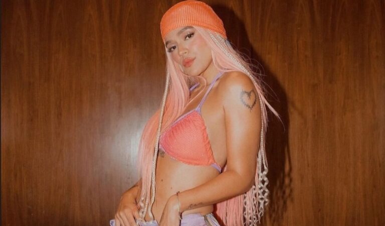 Karol G aceptó tres besos de un seguidor en un concierto