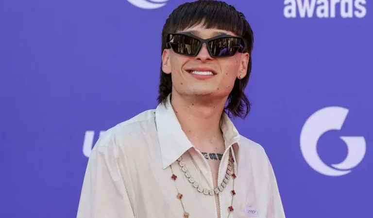 Peso Pluma desata polémica con mensaje a Steve Jobs